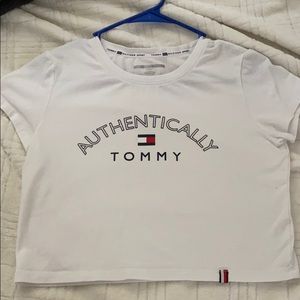 Cropped white tommy t-shirt